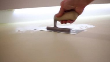 Mala ve duvar yansıması.