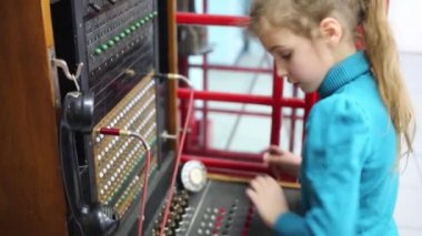 Kız teller ve yönetim kurulu bağlanır 