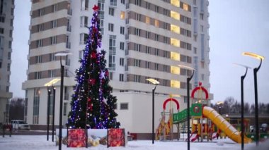 Noel ağacı ve Bahçesi 