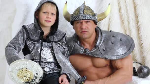 Menacing muscular man with young son — Stock Video