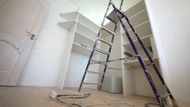 Stepladder and sliding door wardrobe — Stock Video