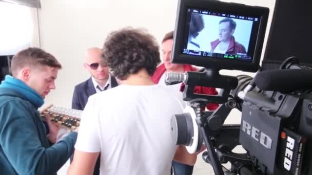 Camera, directeur en zangers — Stockvideo