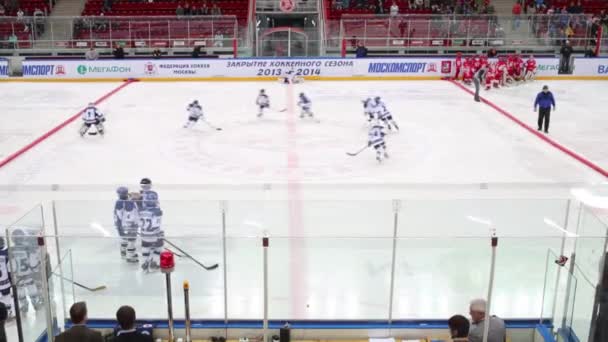 Le squadre di hockey per bambini si scaldano — Video Stock
