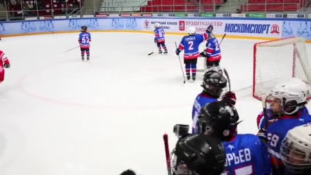 Children hockey teams on ice — Stock Video