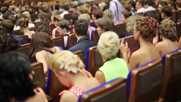 Back view of spectators which applauding at Graduate-2013. — Stock Video