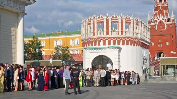 Graduados de la escuela secundaria — Vídeo de stock