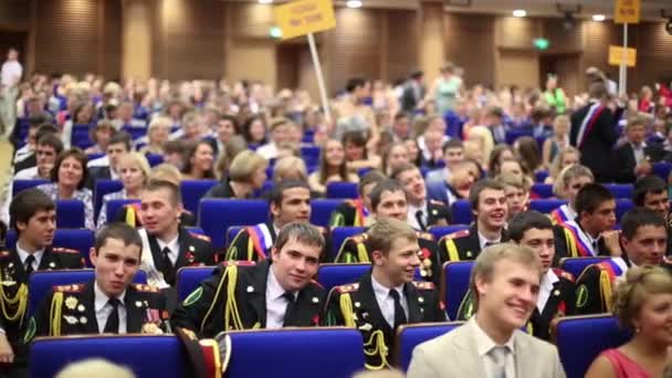 Cadets are sitting at the Graduate-2013 in State Kremlin Palace. — Stock Video