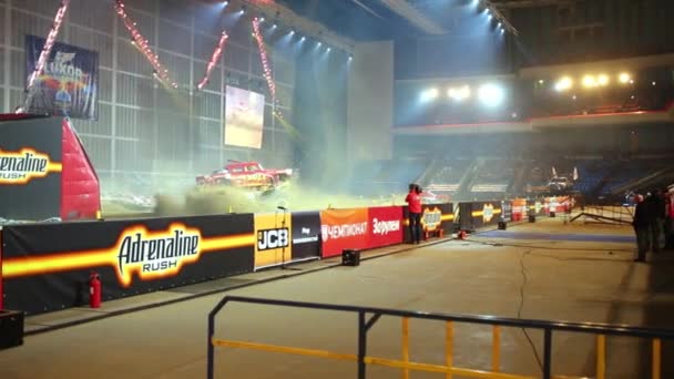 Monster x Tour im olympischen Sportkomplex — Stockvideo