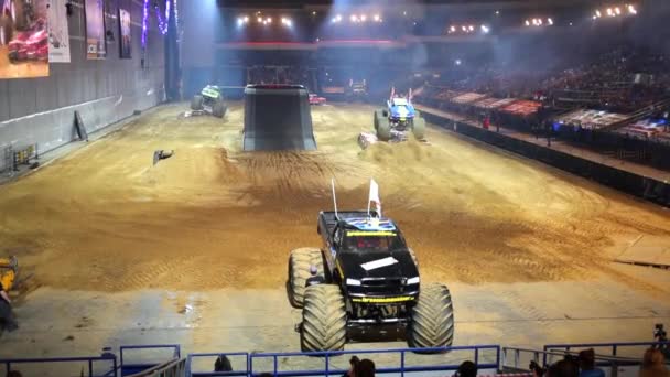 Monster x Tour im olympischen Sportkomplex — Stockvideo