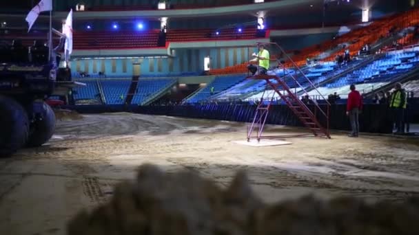 Monster x Tour im olympischen Sportkomplex — Stockvideo