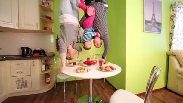 Parents and daughter in inverted house — Stock Video