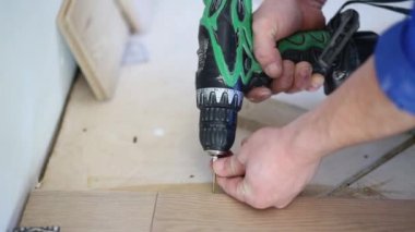 Adam ahşap döşeme ekler 