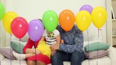 Aile hava-balonları oturuyor 
