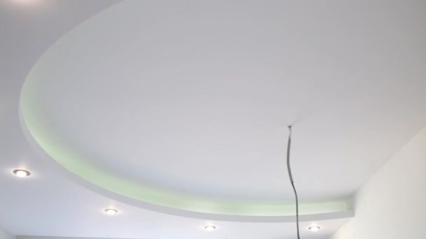 Plafonds à paliers multiples avec éclairage  