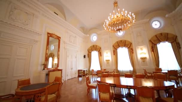 Sala de estar luxuosa no Palácio Petroff — Vídeo de Stock