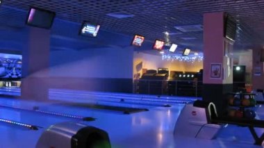 Bowling oynayan insanlar