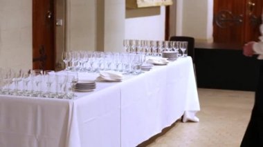 Garson fourchette tablo hizmet vermektedir