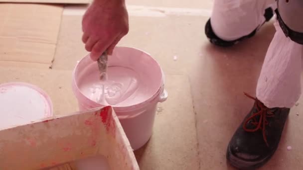 Mão de colorir mistura a pintura — Vídeo de Stock