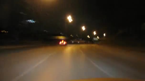 Viaje en coche por las noches de la ciudad — Vídeos de Stock