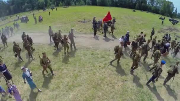 Tropas en uniforme del ejército soviético — Vídeo de stock