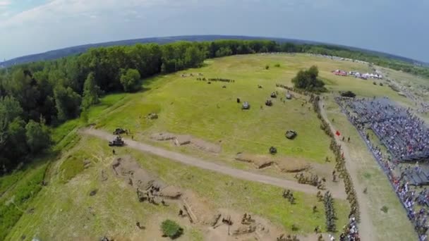 Ingediend bij de vorming van de soldaten en tribune — Stockvideo