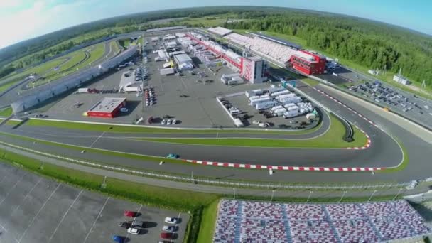 Autodrom Moskau Rennbahn mit Autorennen — Stockvideo