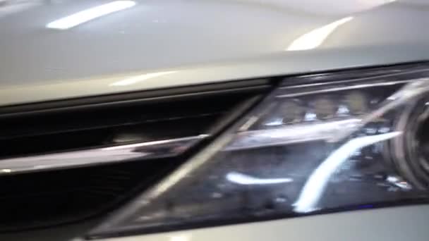 Vista anteriore di auto pulita Toyota — Video Stock
