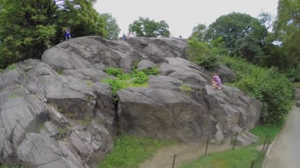 Young girl climbing by stony slope — Stock Video