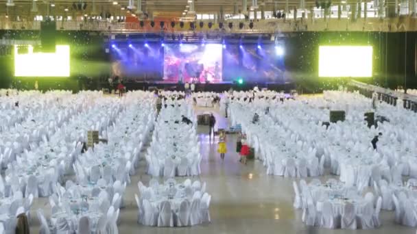 People prepare large hall — Stock Video