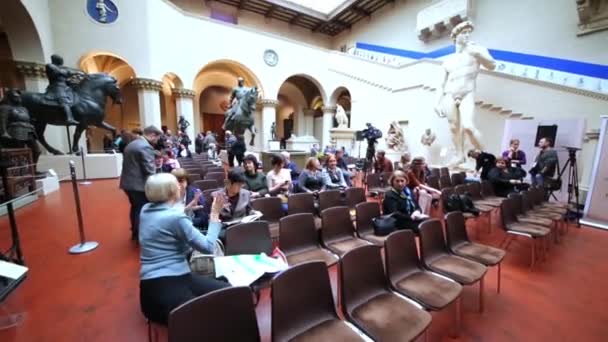 Ceremonie in het staats Museum voor Schone Kunsten — Stockvideo