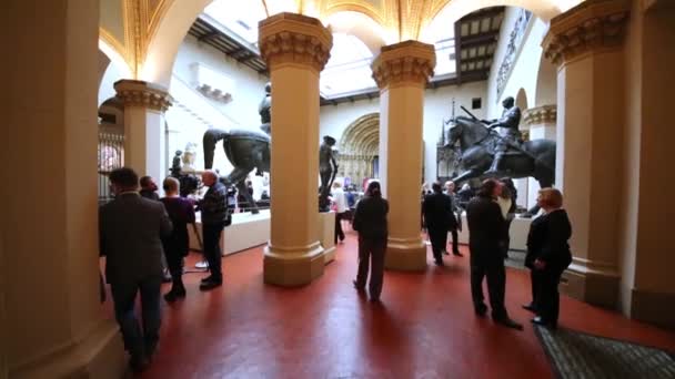 Slavnostní ceremoniál ve státním muzeu výtvarného umění — Stock video