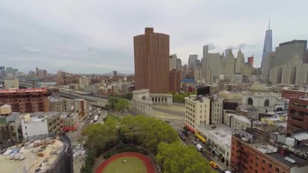 Trafik nära Manhattan Bridge — Stockvideo