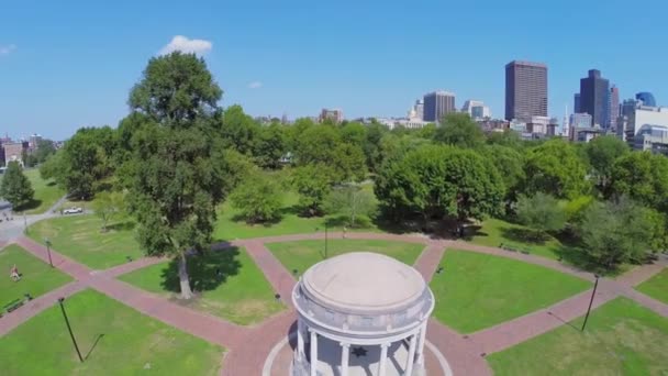 Cityscape with Parkman Bandstand in Boston Garden — Stock Video