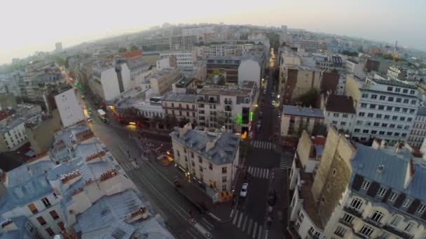 Tráfego urbano na rua — Vídeo de Stock