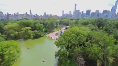 Tekne gölün yanında insanlar satır 