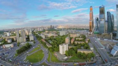 Trafik ile şehir panoraması