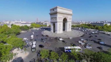 Charles de Gaulle 'ü yerleştir