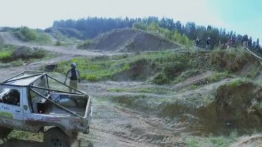 Off-Road aracı dönüyor 