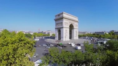 Charles de Gaulle 'ü yerleştir