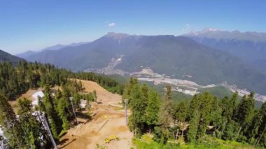 Şantiye dağ yamacında 