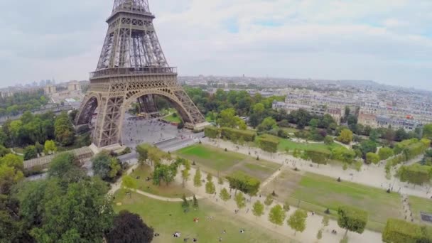 Champ de Mars, w pobliżu wieży Eiffla — Wideo stockowe