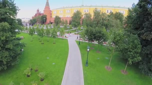 Jardín Aleksandrovsky cerca del Kremlin — Vídeos de Stock