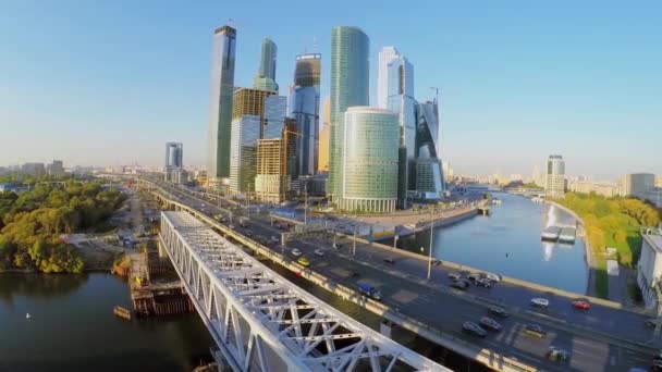 Transport par le pont Dorogomilovskiy — Video