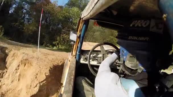 Sportsmen rides in off-road vehicle — Stock Video