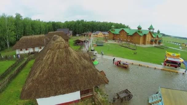 Tourists walk by village — Stock Video