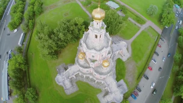 Alte Kirche der Fürbitte in fili — Stockvideo