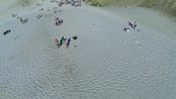 People on sand beach — Stock Video