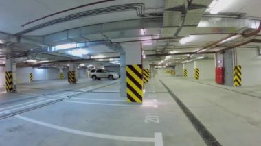 Underground ile birkaç arabaları Park