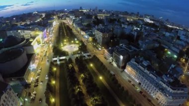 Tsvetnoy bulvarı üzerinde trafik ile Cityscape