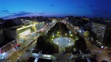 Sirk yakınındaki sokak trafiği